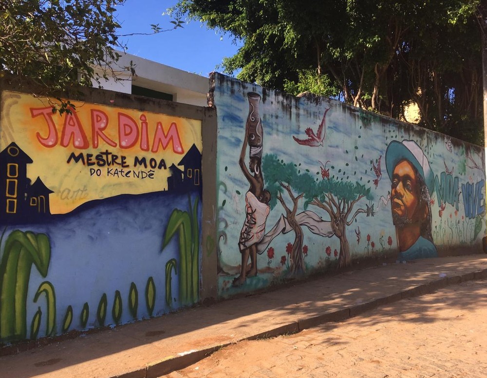 Grafites em muros de Salvador homenageiam mestre Moa do Katendê Capoeira Portal Capoeira
